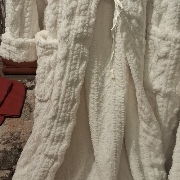 Room Service Women's White Plush Robe - Picture 5 of 10